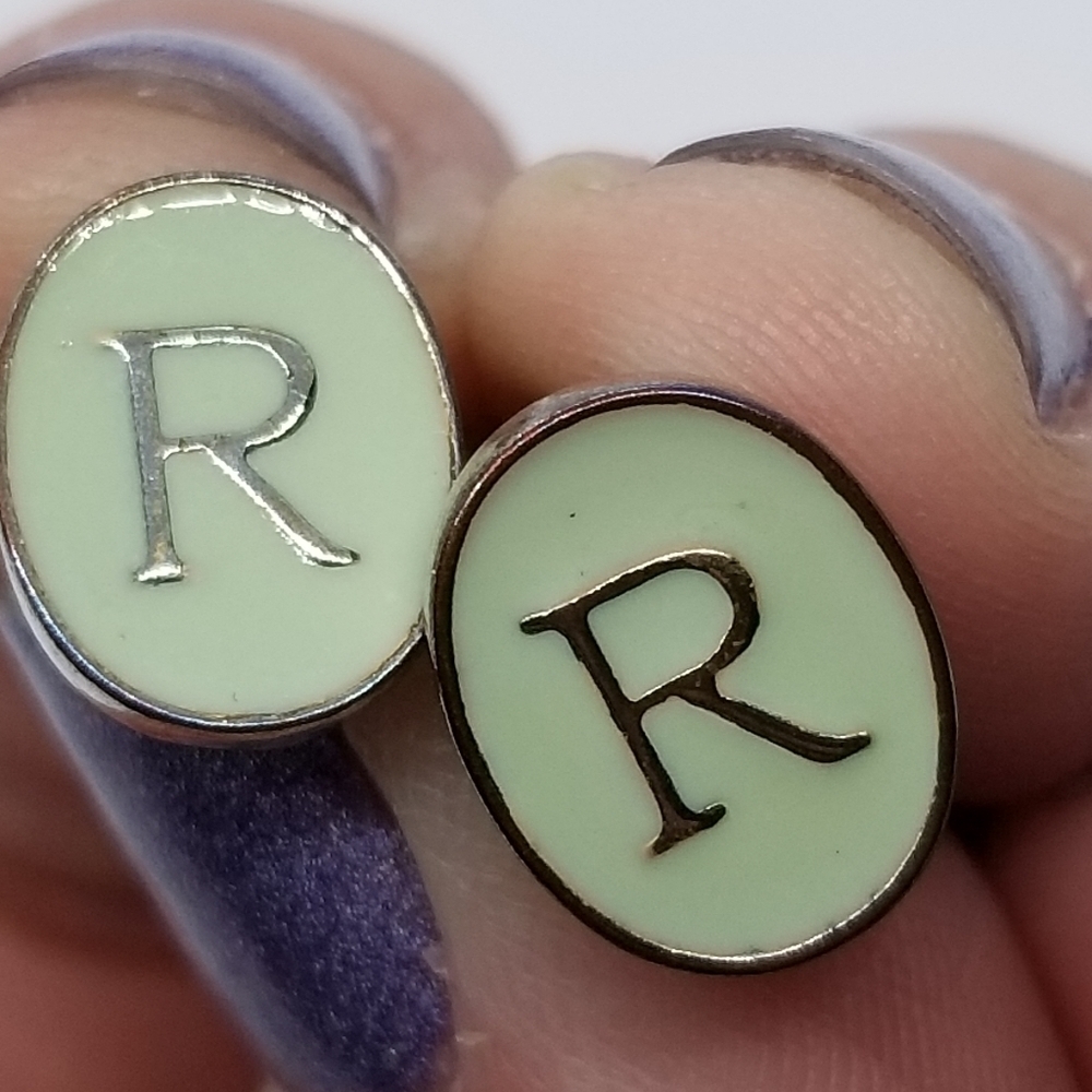 mint green R initial oval earrings - Picture 3 of 5